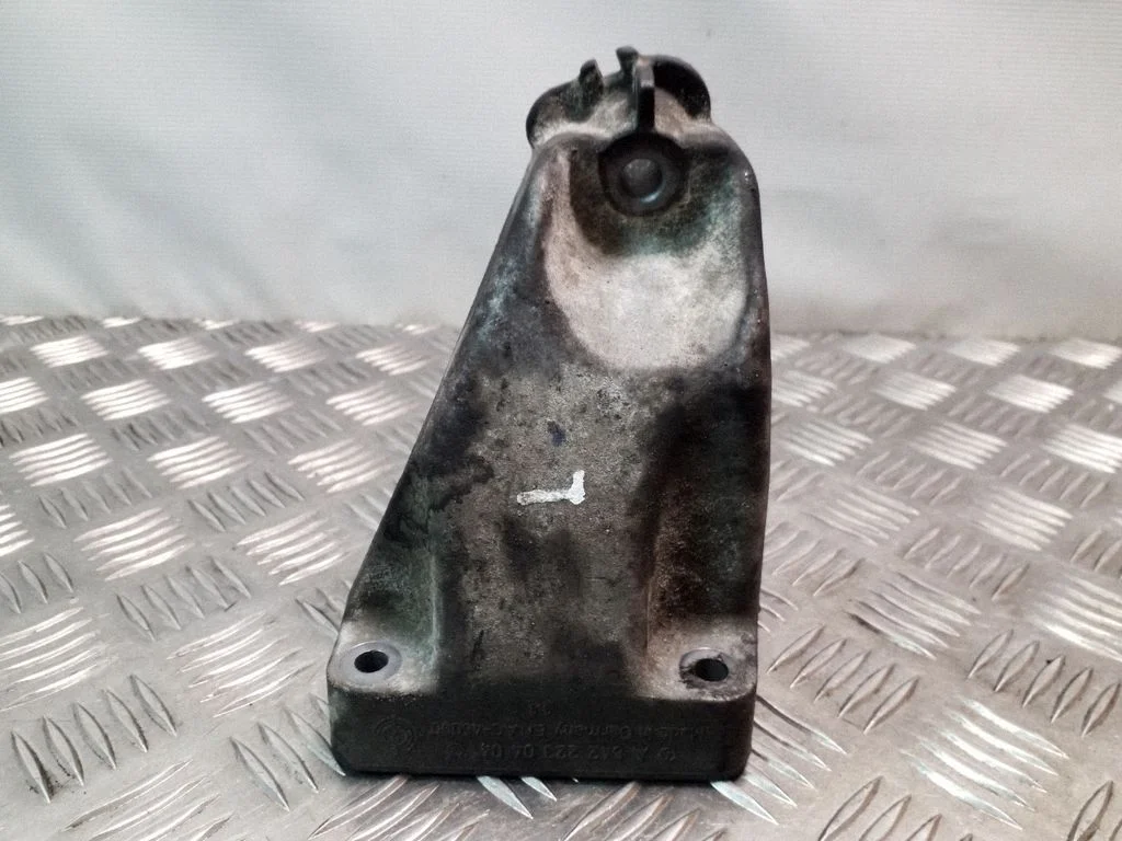 Engine mounting bracket – Mercedes-Benz S-Class W221 (2005-2013)