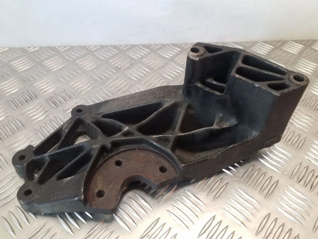 Engine mounting bracket – Seat Alhambra (Mk1) (1996-2010)