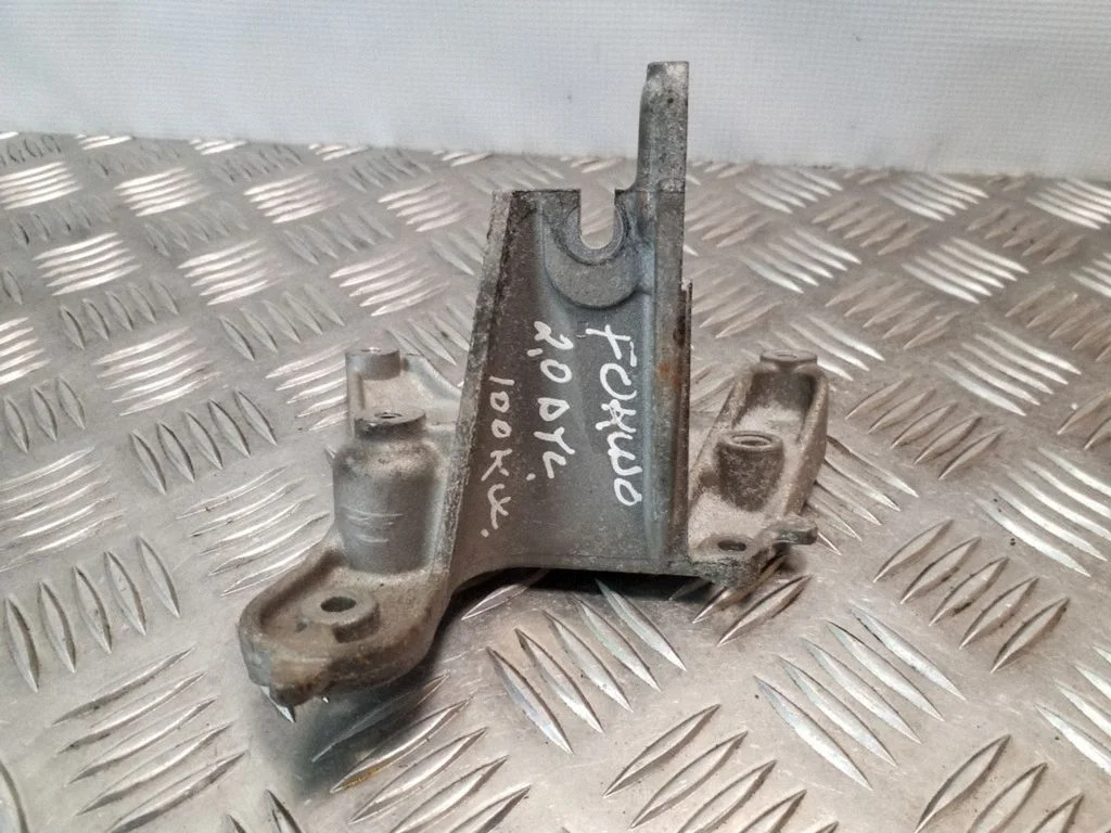 Engine mounting bracket – Ford Focus C-MAX (2003-2010)
