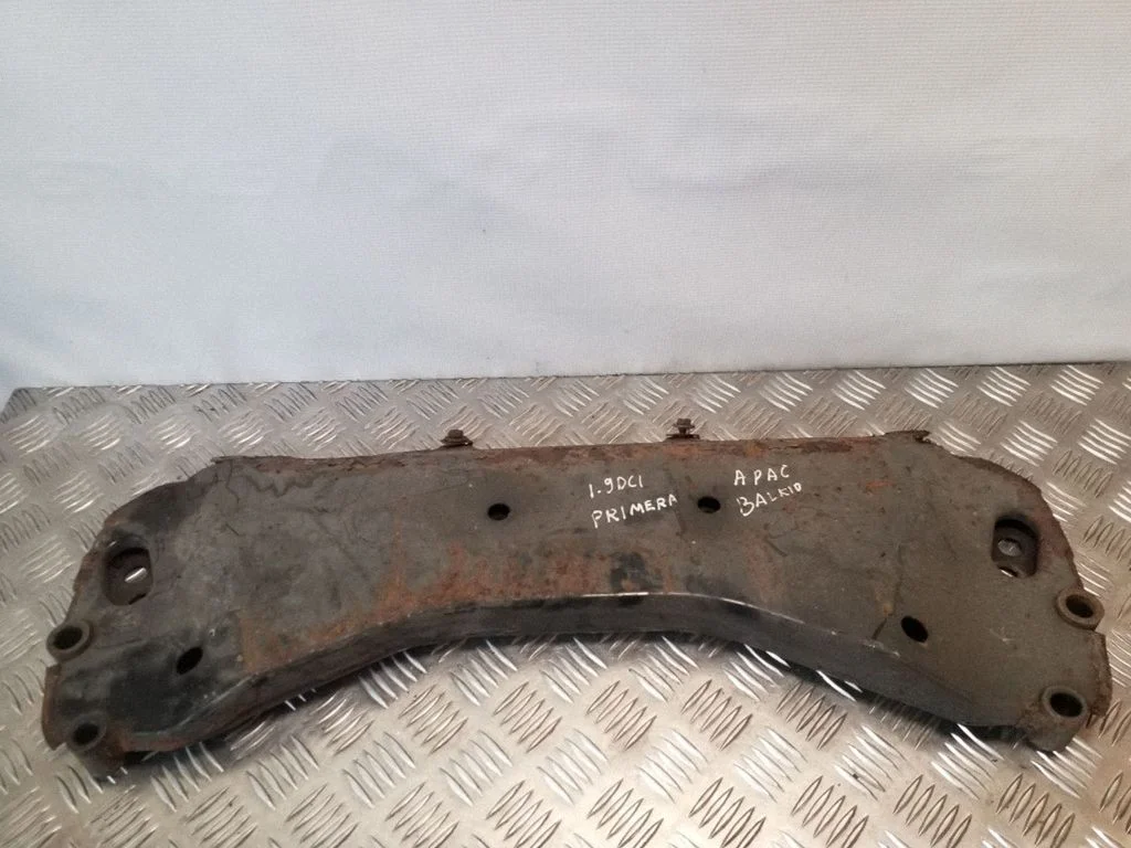 Engine mounting bracket