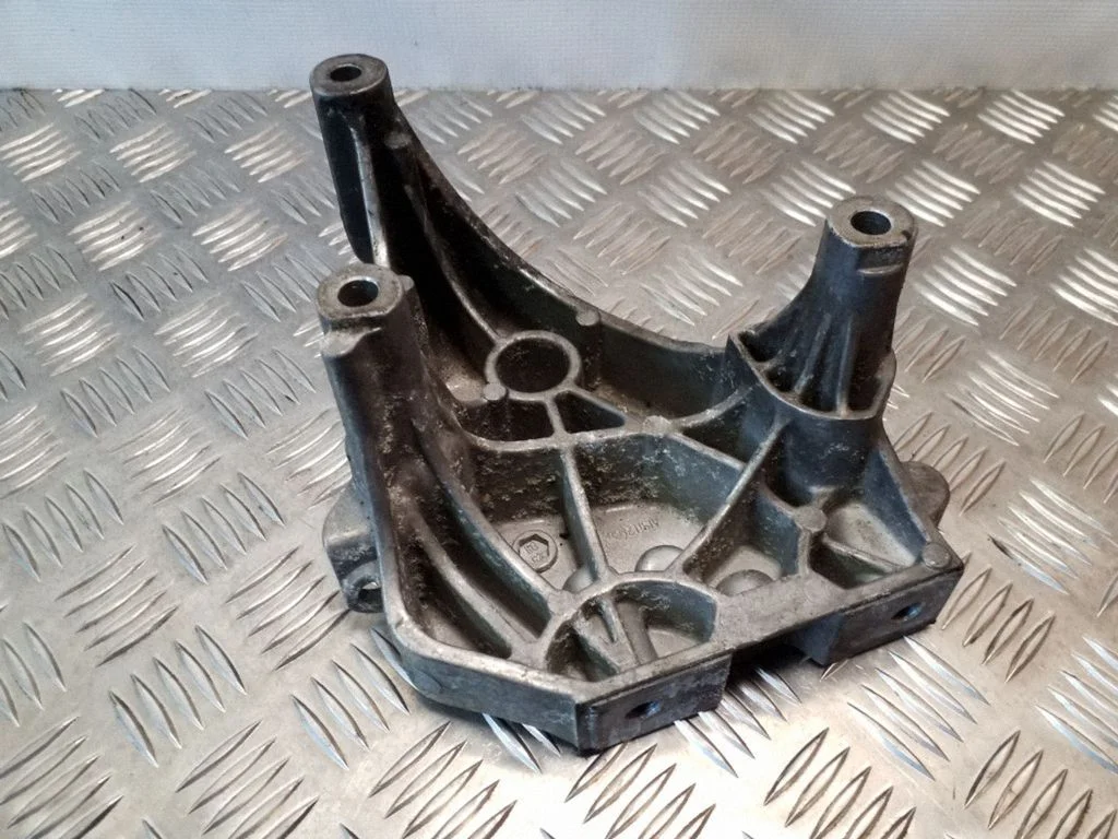 Engine mounting bracket 03G199207B