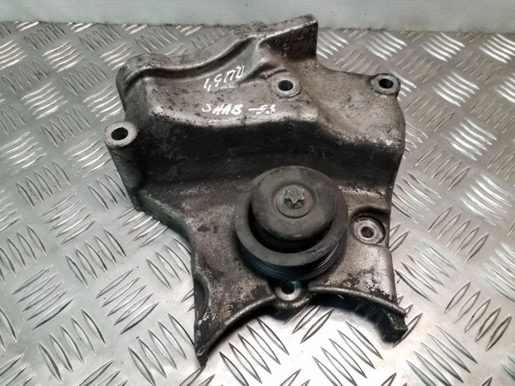 Mootori kinnituskronstein 55187676 – Saab 9-3 Ver2 (2003-2007)