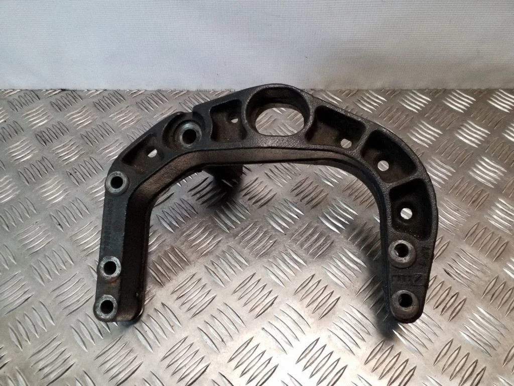 Wspornik silnika A6112230504
