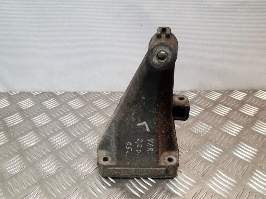 Engine mounting bracket A6462230204