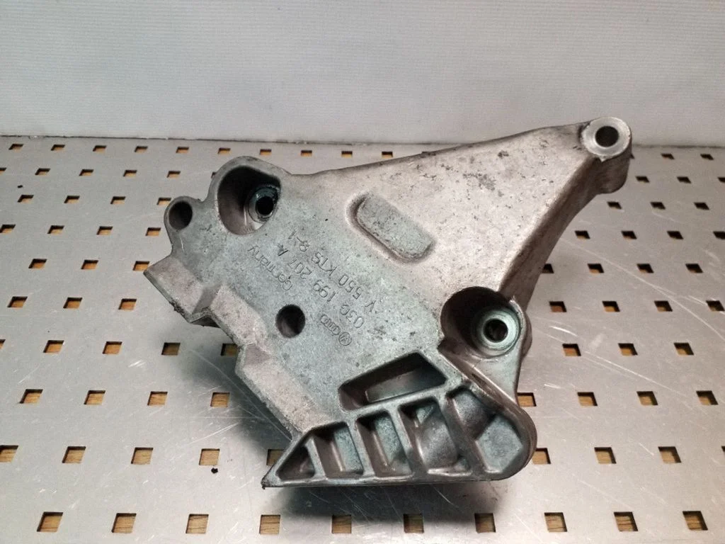Engine mounting bracket – Volkswagen Passat B6 (2005-2010)