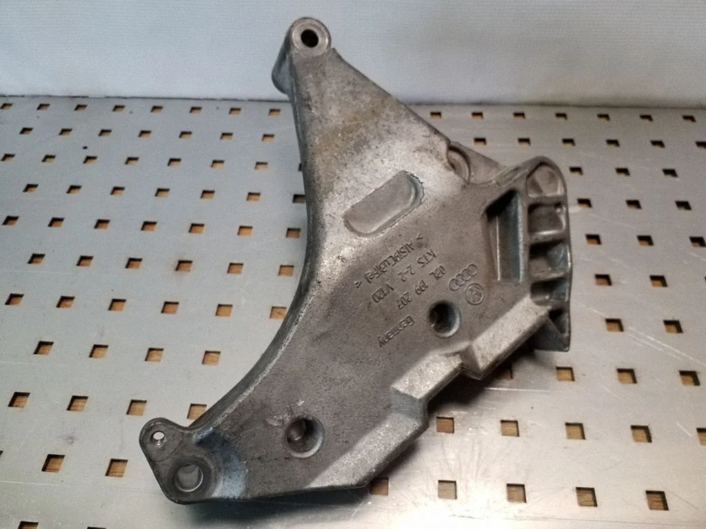 Dzinēja stiprinājuma kronšteins 03L199207