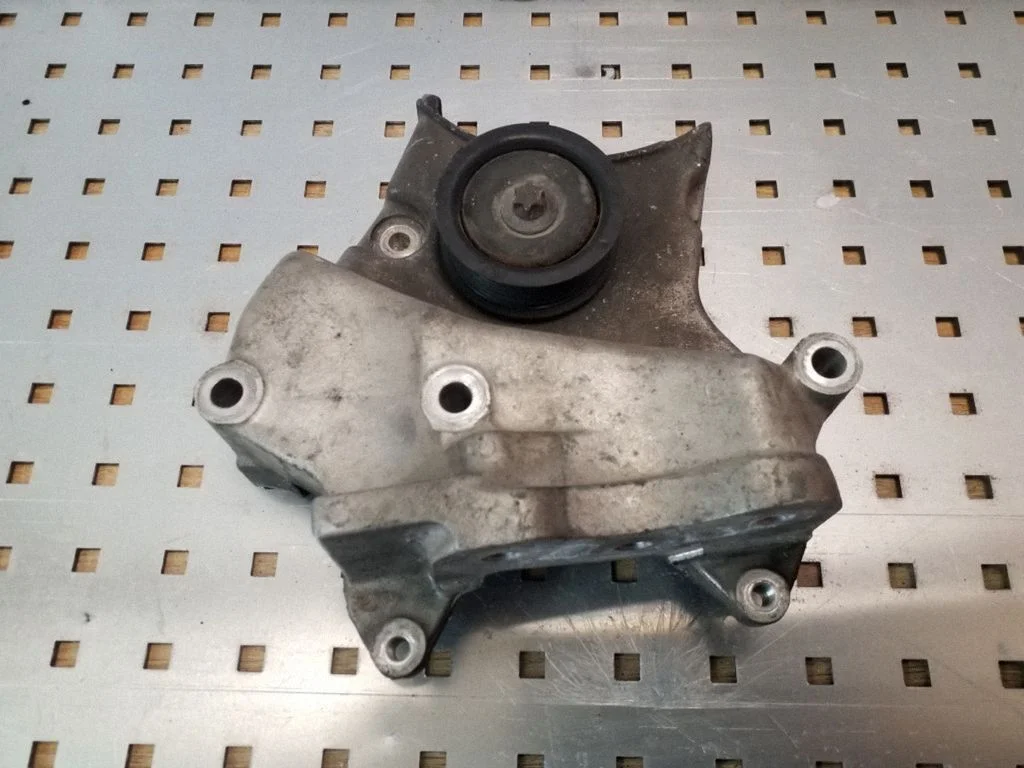 Variklio tvirtinimo kronšteinas