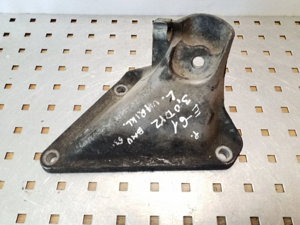 Dzinēja stiprinājuma kronšteins 2211676114901