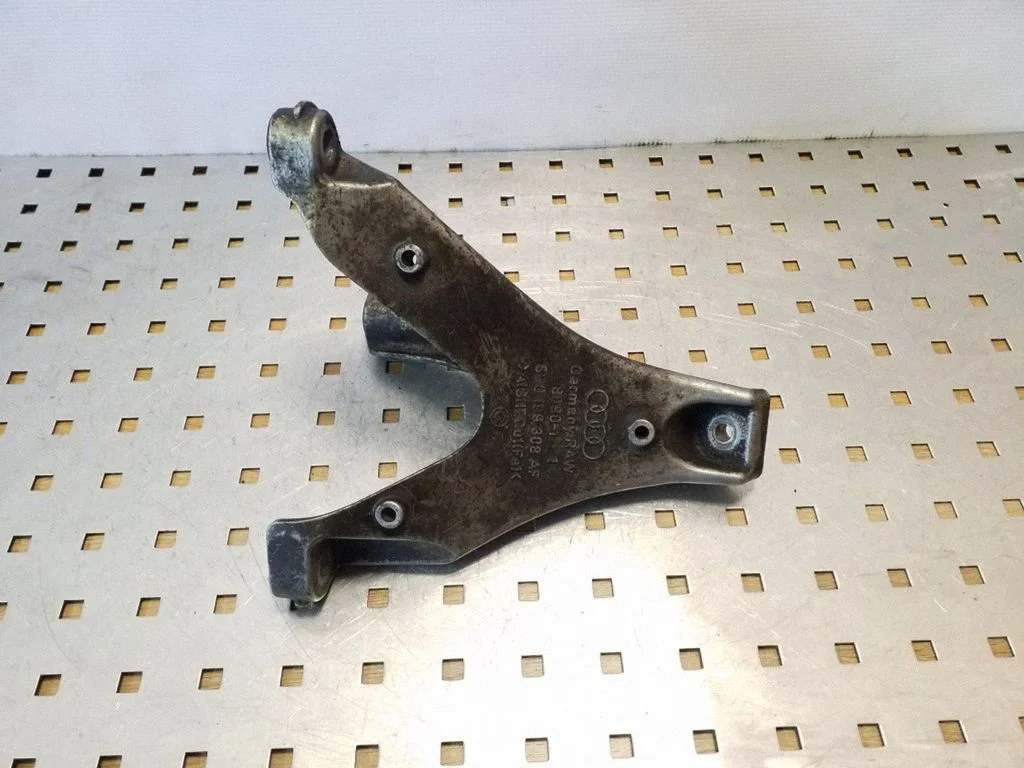 Engine mounting bracket – Audi A4 S4 B7 8E 8H (2005-2008)