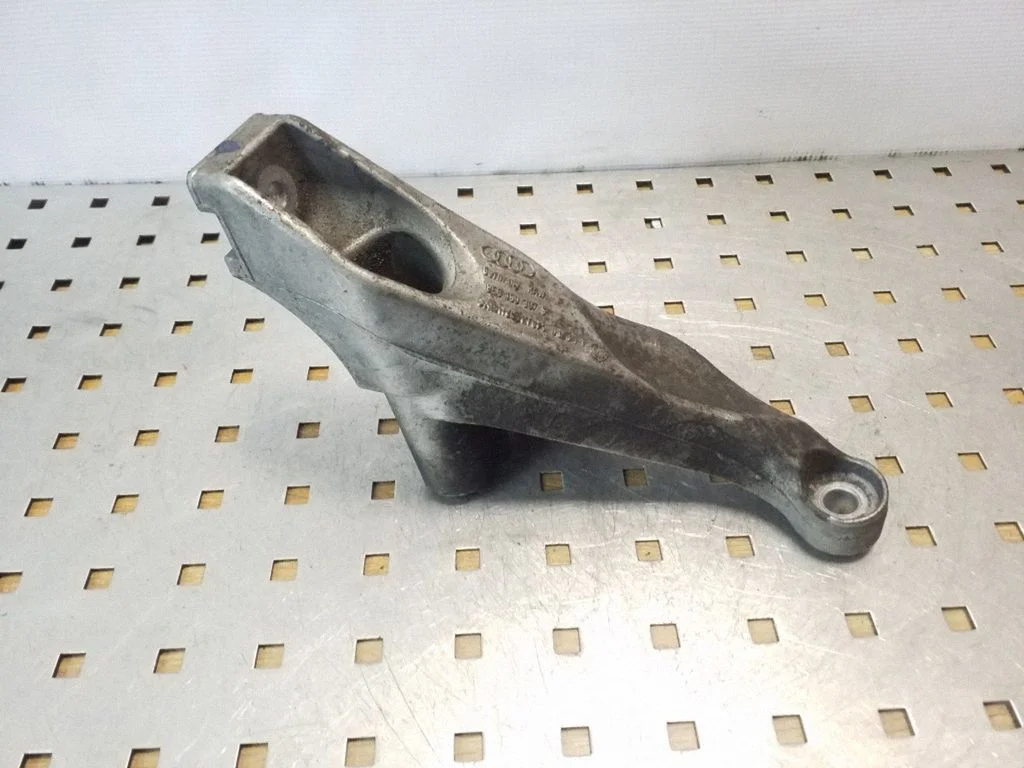 Engine mounting bracket – Audi A4 S4 B7 8E 8H (2005-2008)