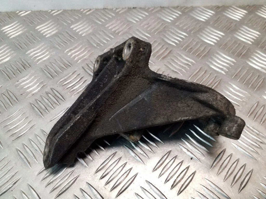 Variklio tvirtinimo kronšteinas