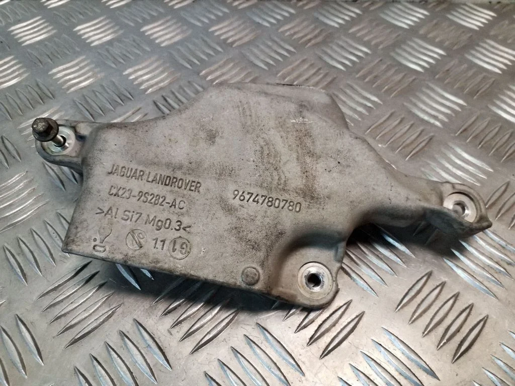 Engine mounting bracket 9674780780