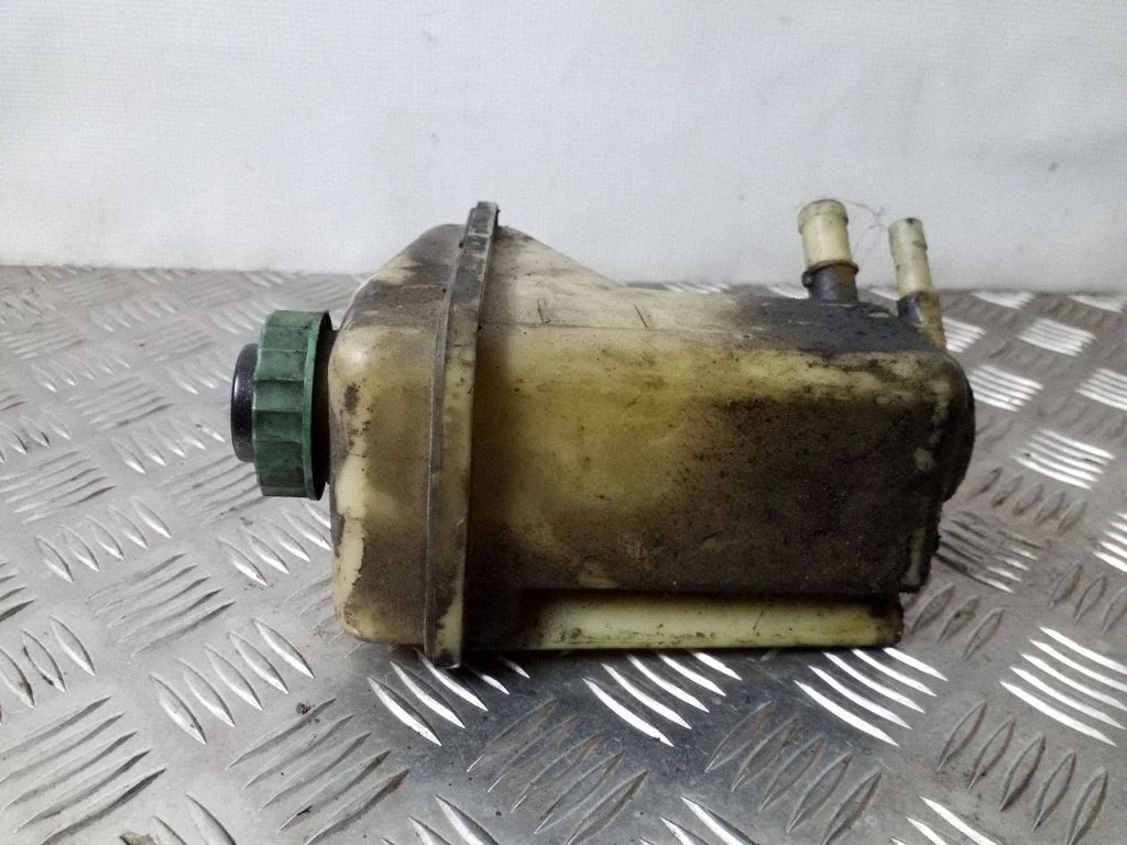 Roolivõimendi vedelikupaak – Audi A6 S6 C4 4A (1994-1997)