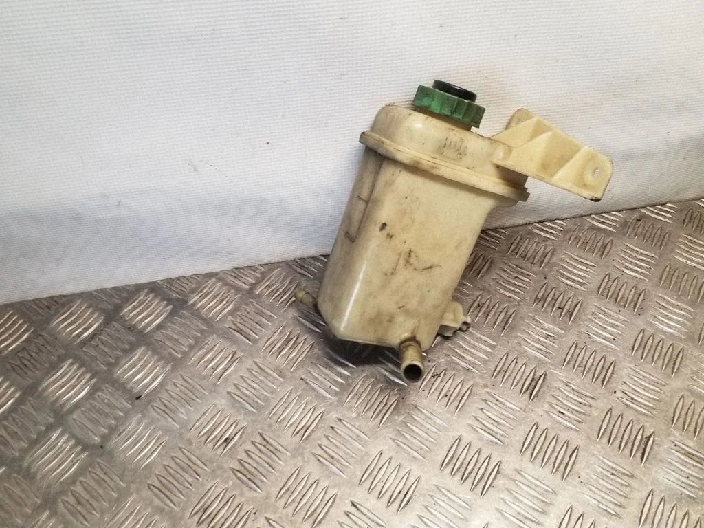 Power steering fluid tank/reservoir