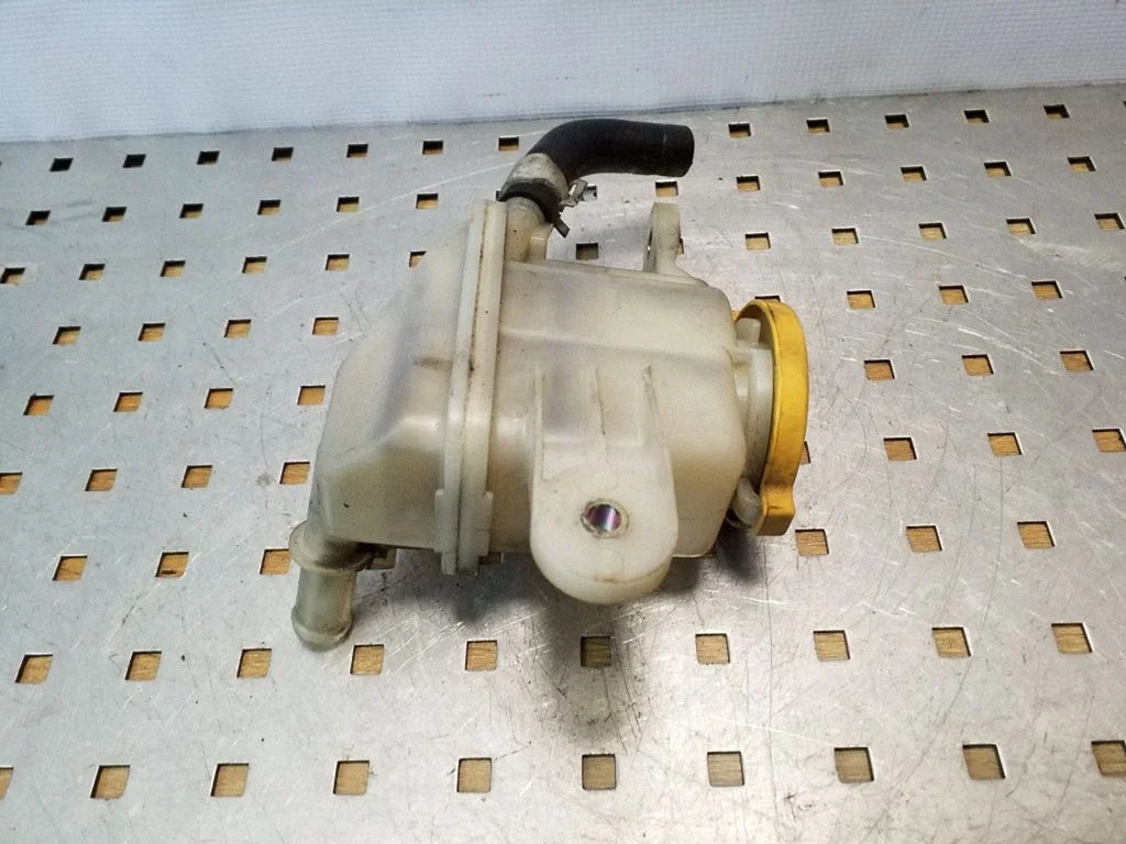 Power steering fluid tank/reservoir