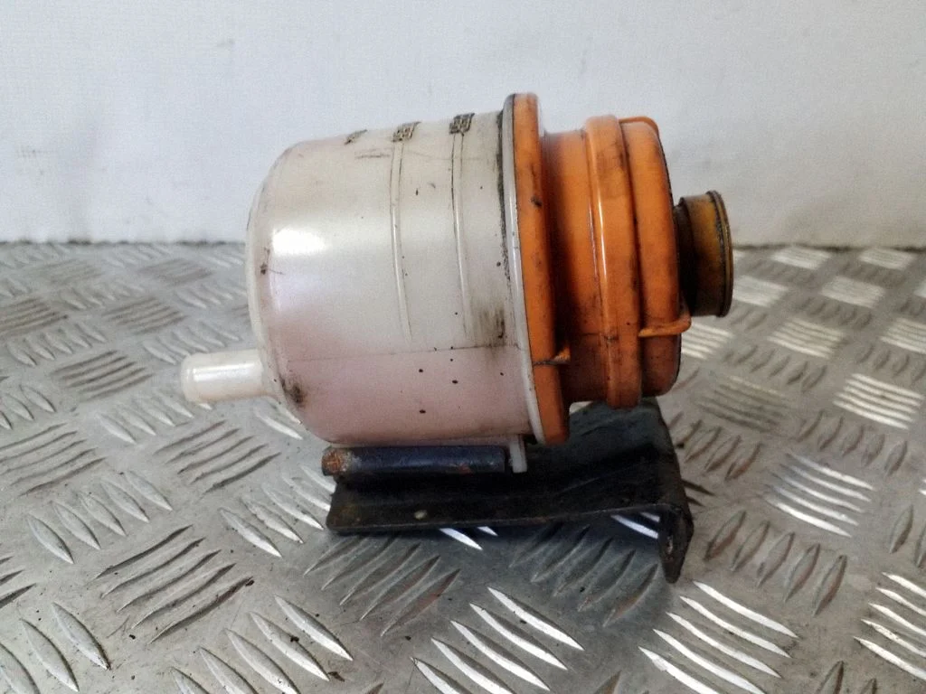 Power steering fluid tank/reservoir