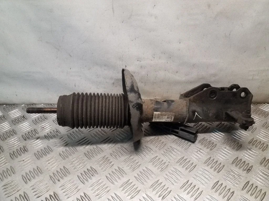 Front shock absorber/damper – Opel Insignia A (2008-2017)