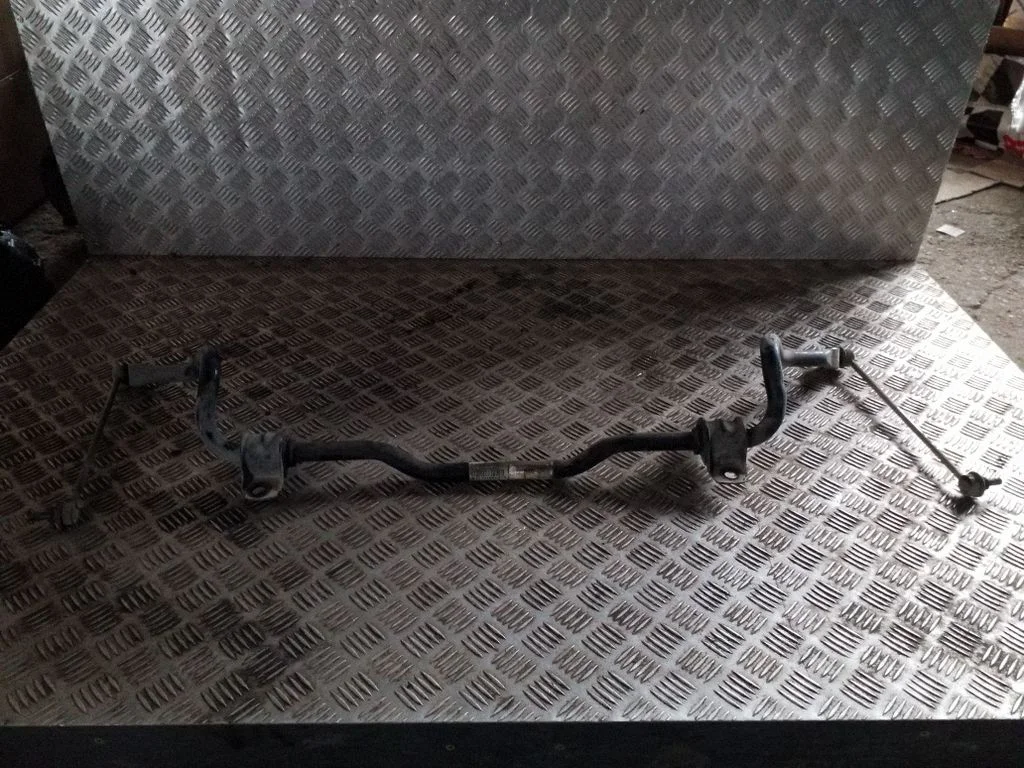 Front anti-roll bar/sway bar – Volvo V40 (2012-2019)
