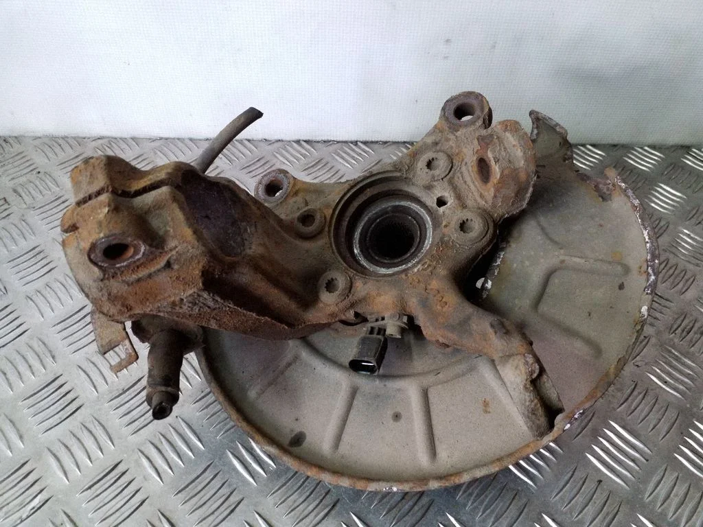 Front wheel hub – left