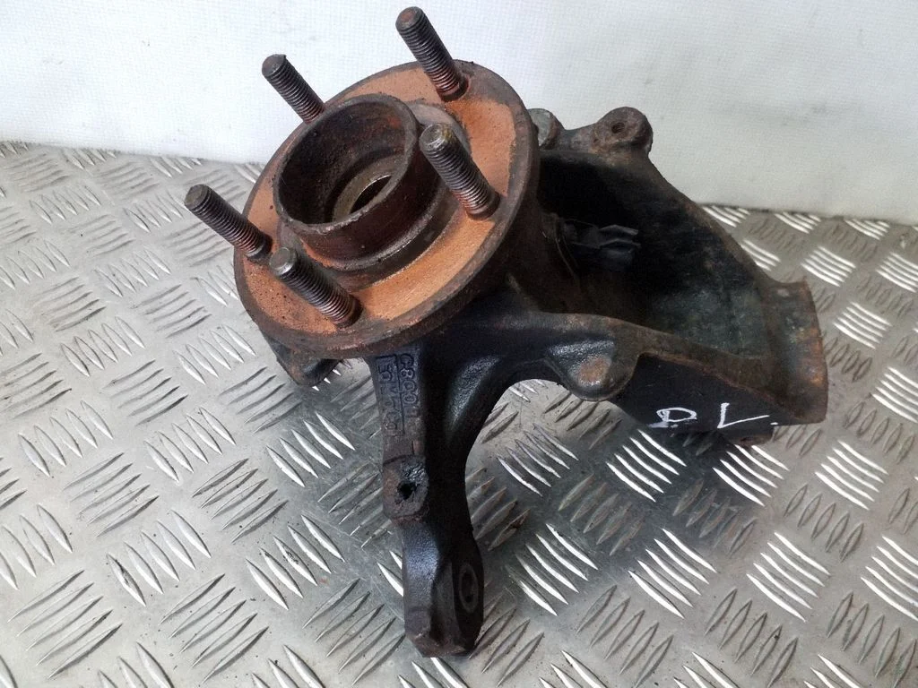 Front wheel hub AV613K171