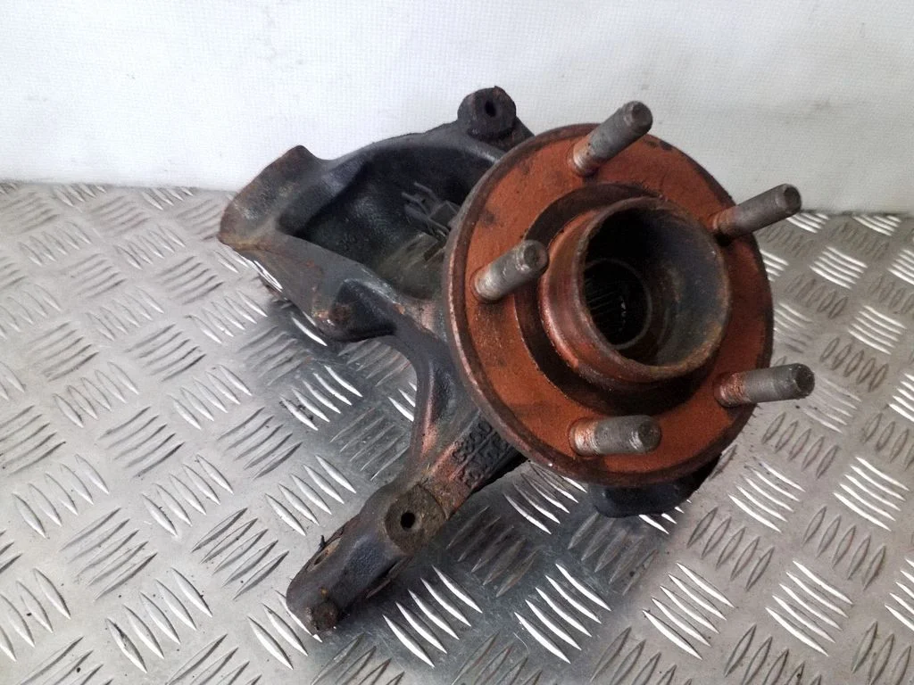 Front wheel hub AV613K170