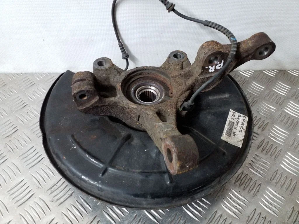 Front wheel hub – right