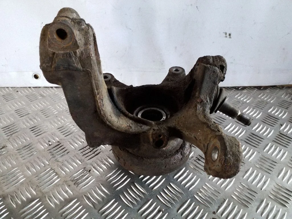 Front wheel hub – right