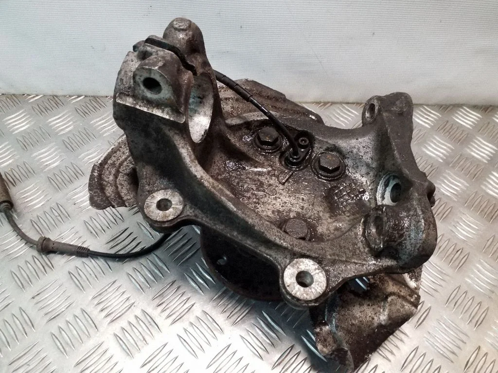 Front wheel hub 6773209