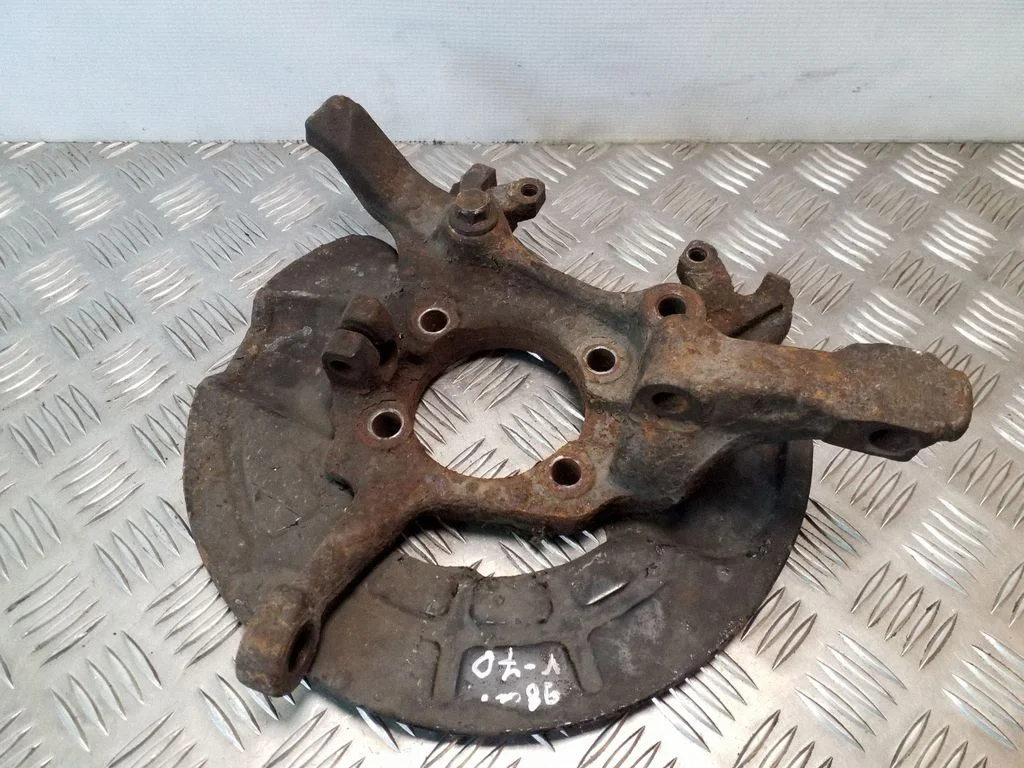 Front wheel hub – right
