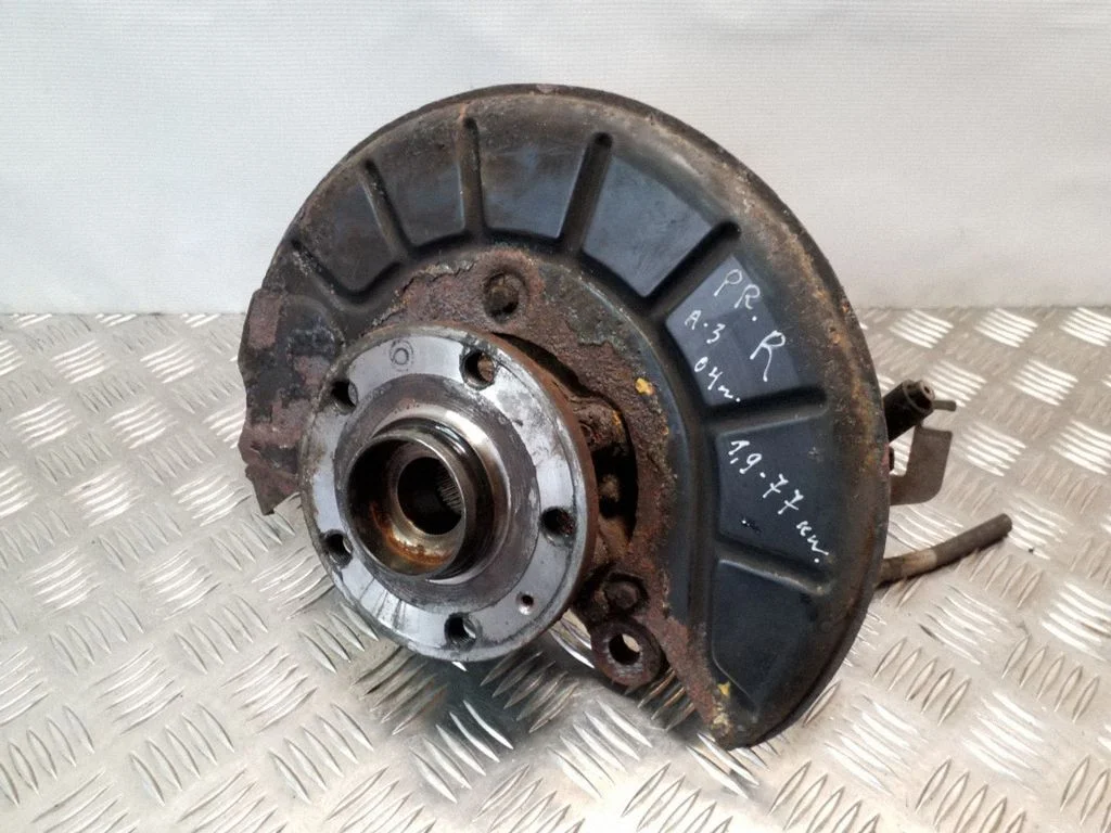 Front wheel hub – right