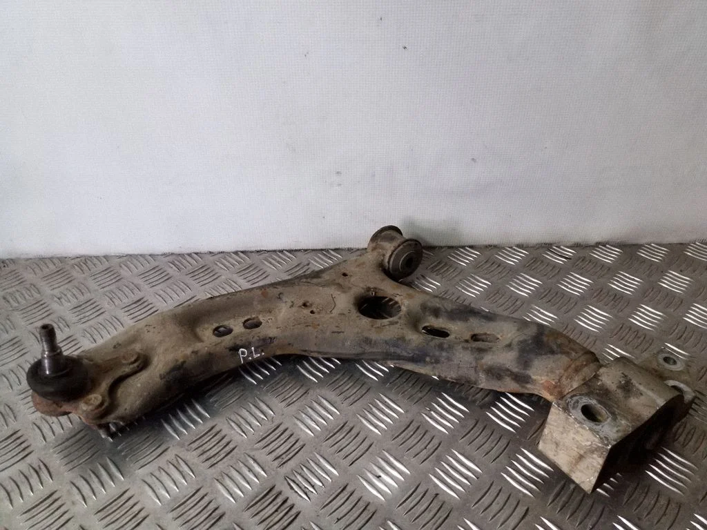 Front lower control arm/wishbone – left