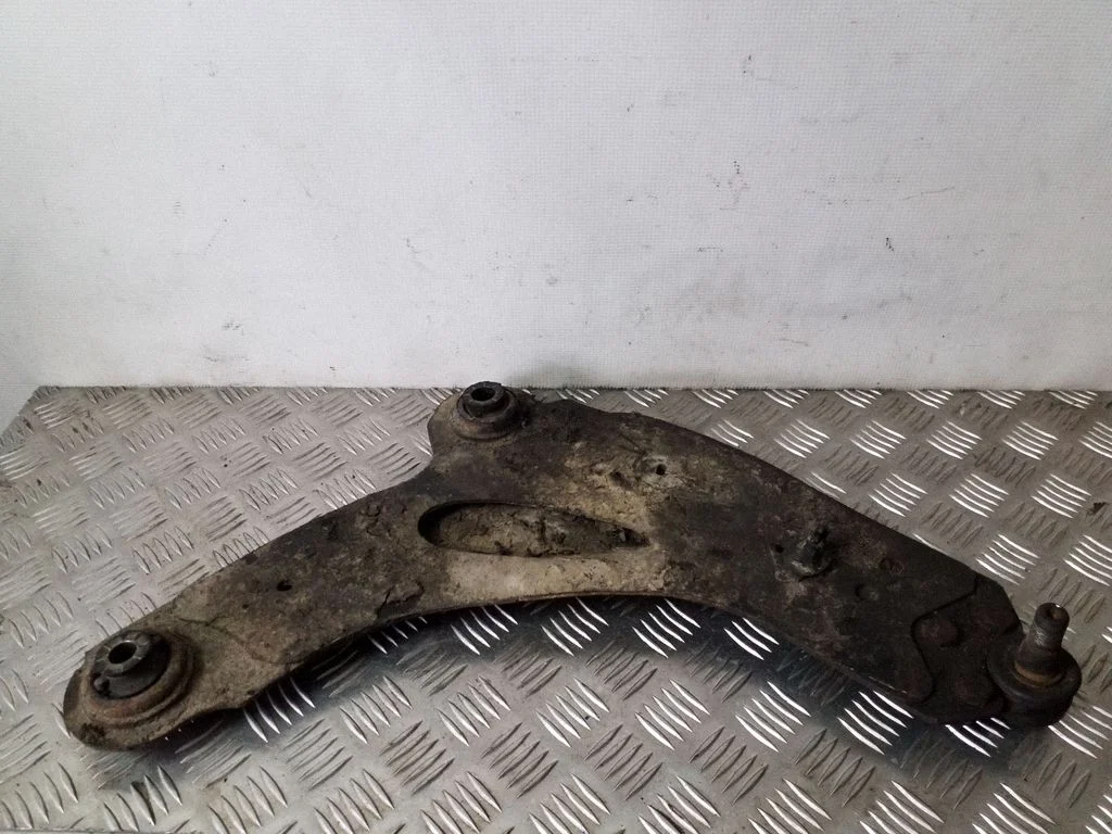 Front lower control arm/wishbone – right