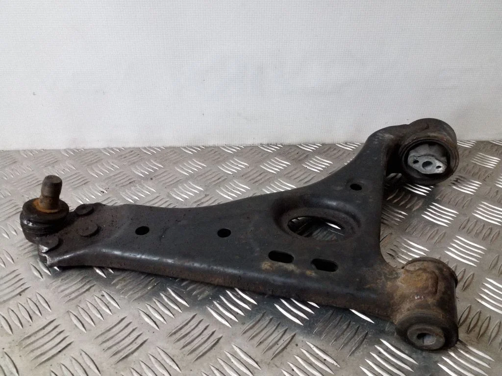 Front lower control arm/wishbone – right