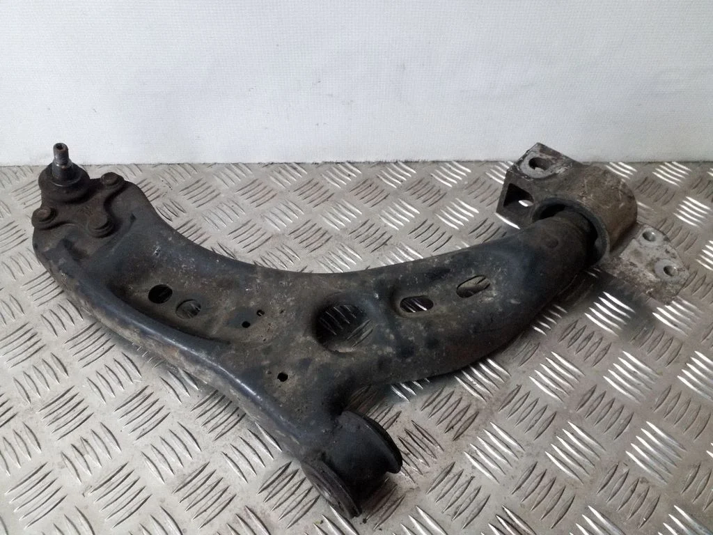 Front lower control arm/wishbone – right