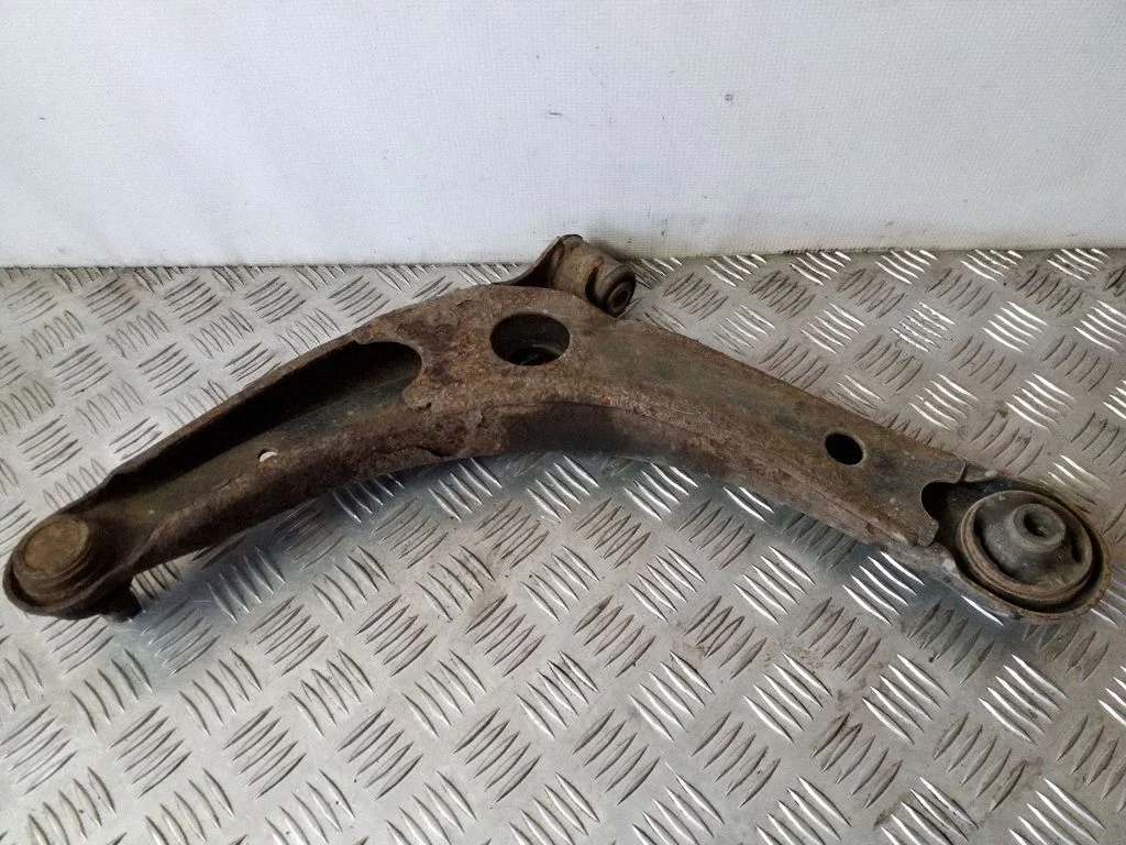 Front lower control arm/wishbone – right