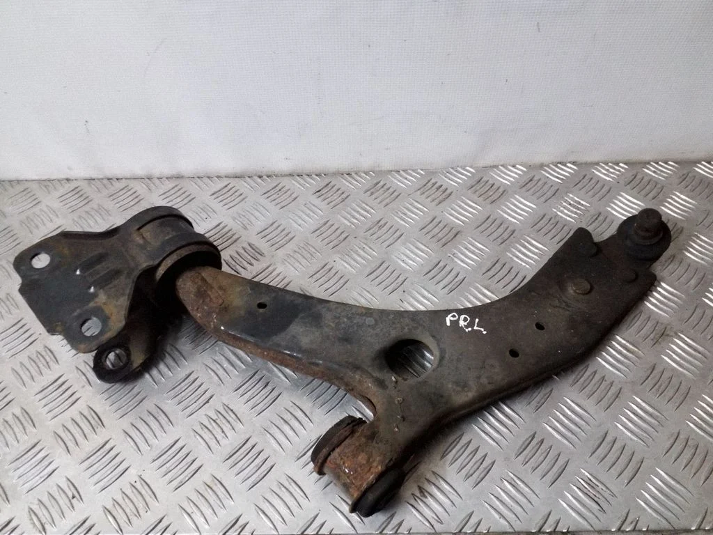 Front lower control arm/wishbone – left