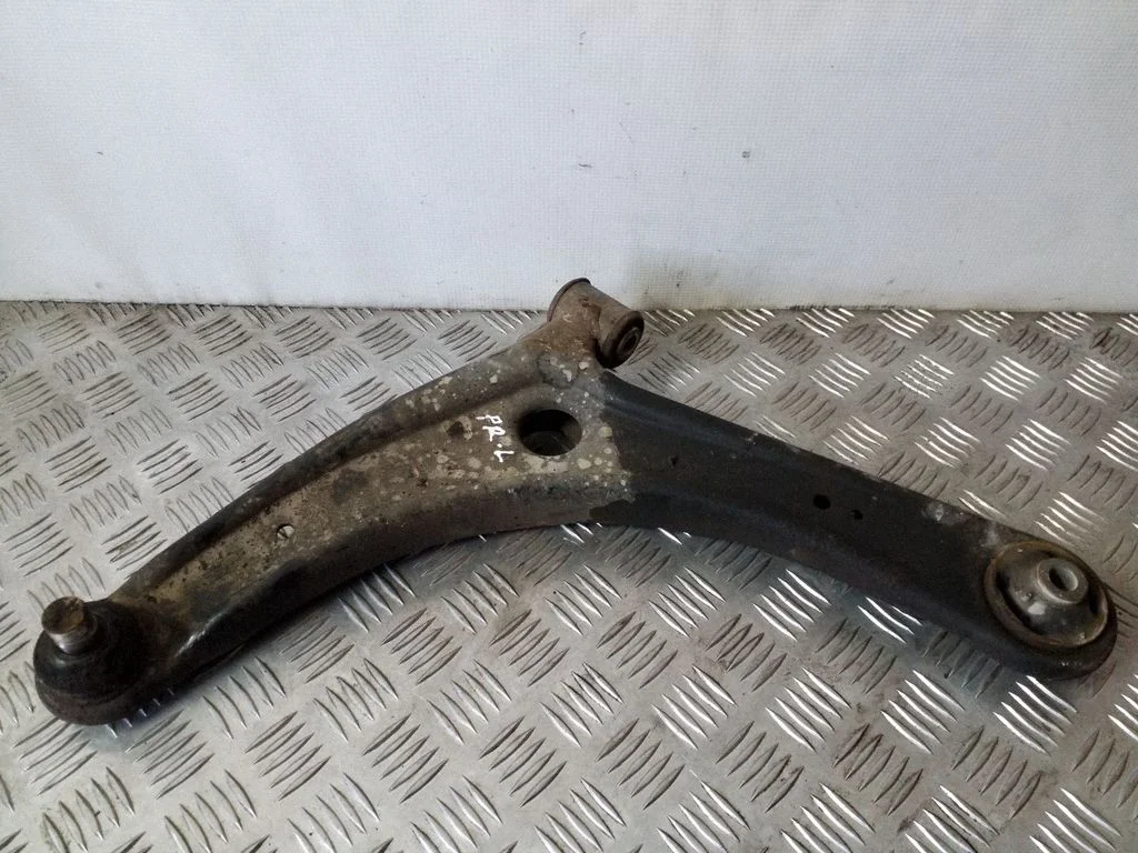 Front lower control arm/wishbone – left