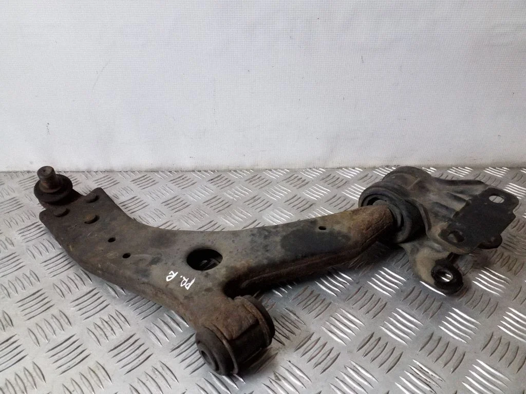 Front lower control arm/wishbone – right