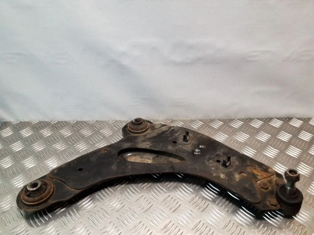 Front lower control arm/wishbone – right