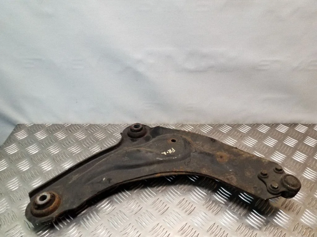 Front lower control arm/wishbone – left