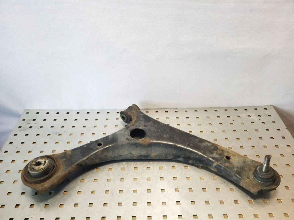 Front lower control arm/wishbone – front right