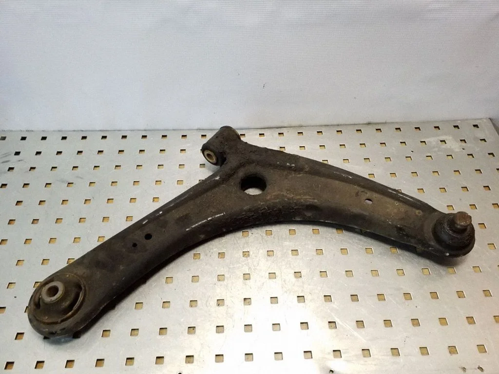 Front lower control arm/wishbone – right