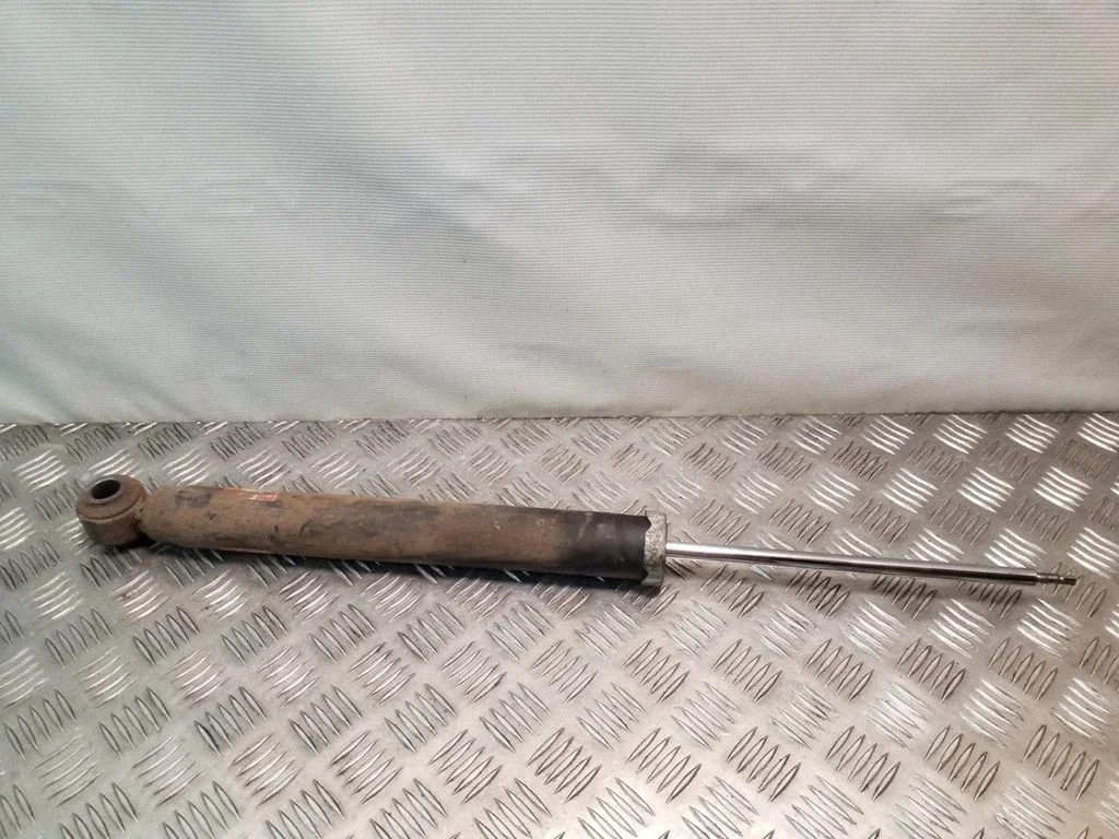 Aizmugurējais amortizators GHK528700B