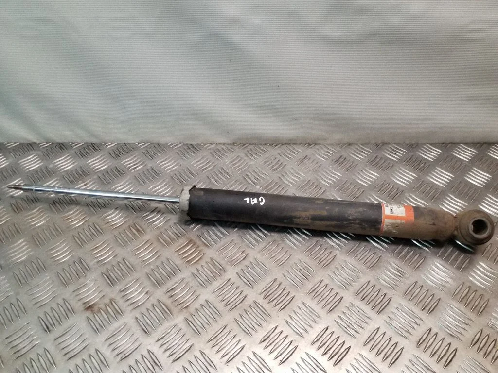 Aizmugurējais amortizators GHK528700B
