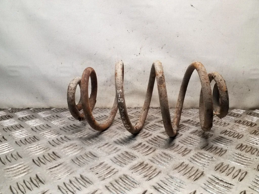 Aizmugurējā spirālatspere