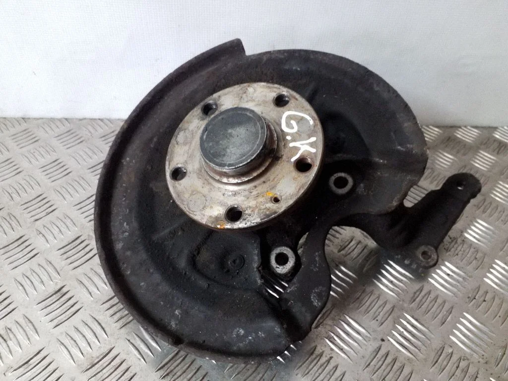Rear wheel hub – left