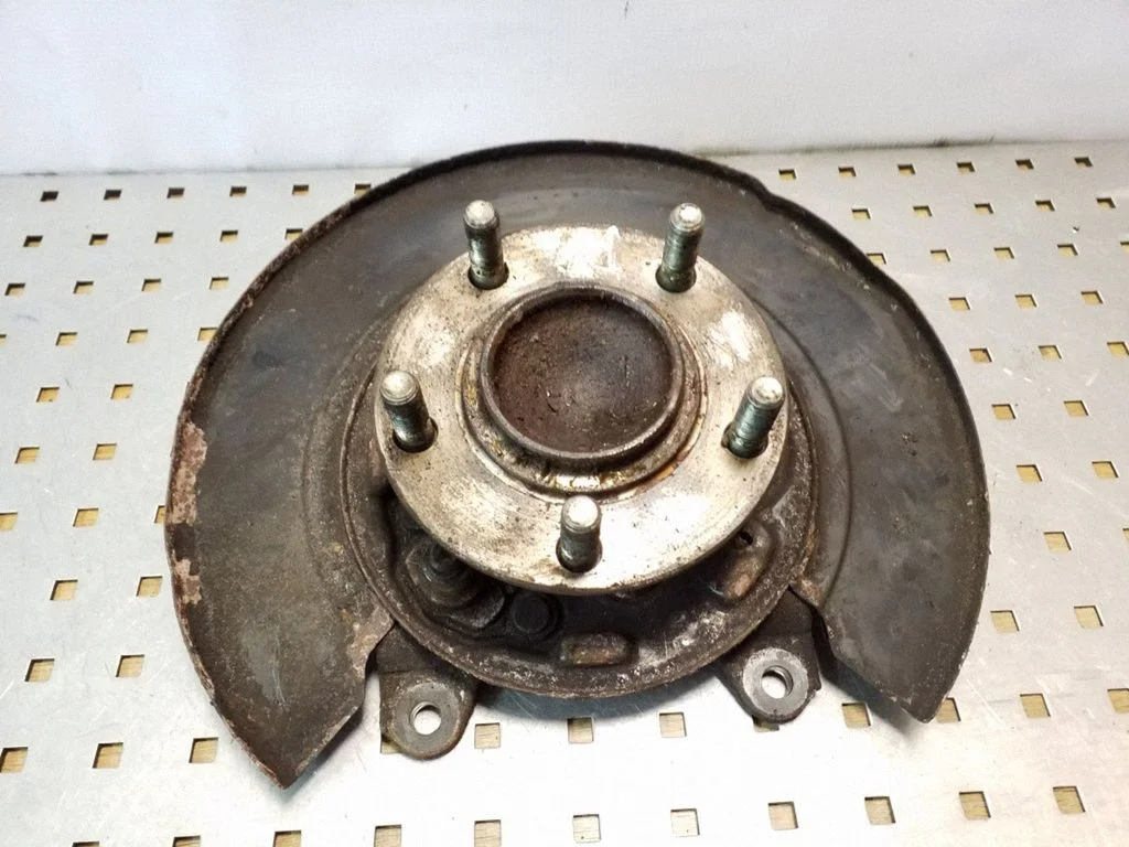 Rear wheel hub – right