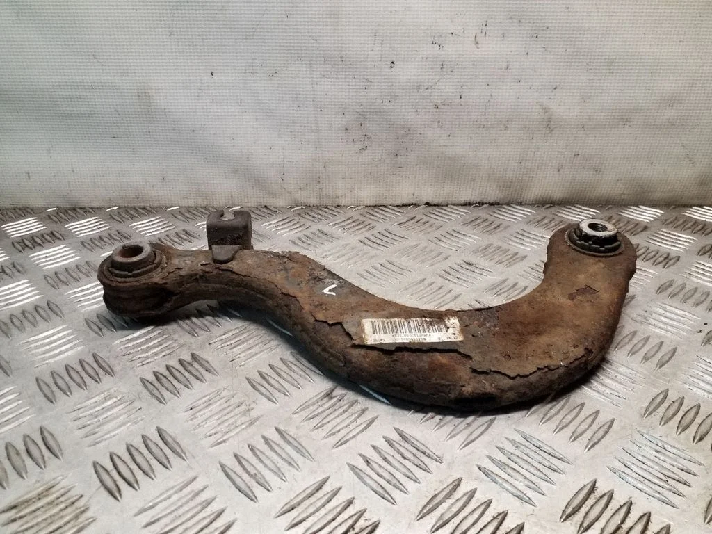 Tagumine õõtshoob 5Q0505323D