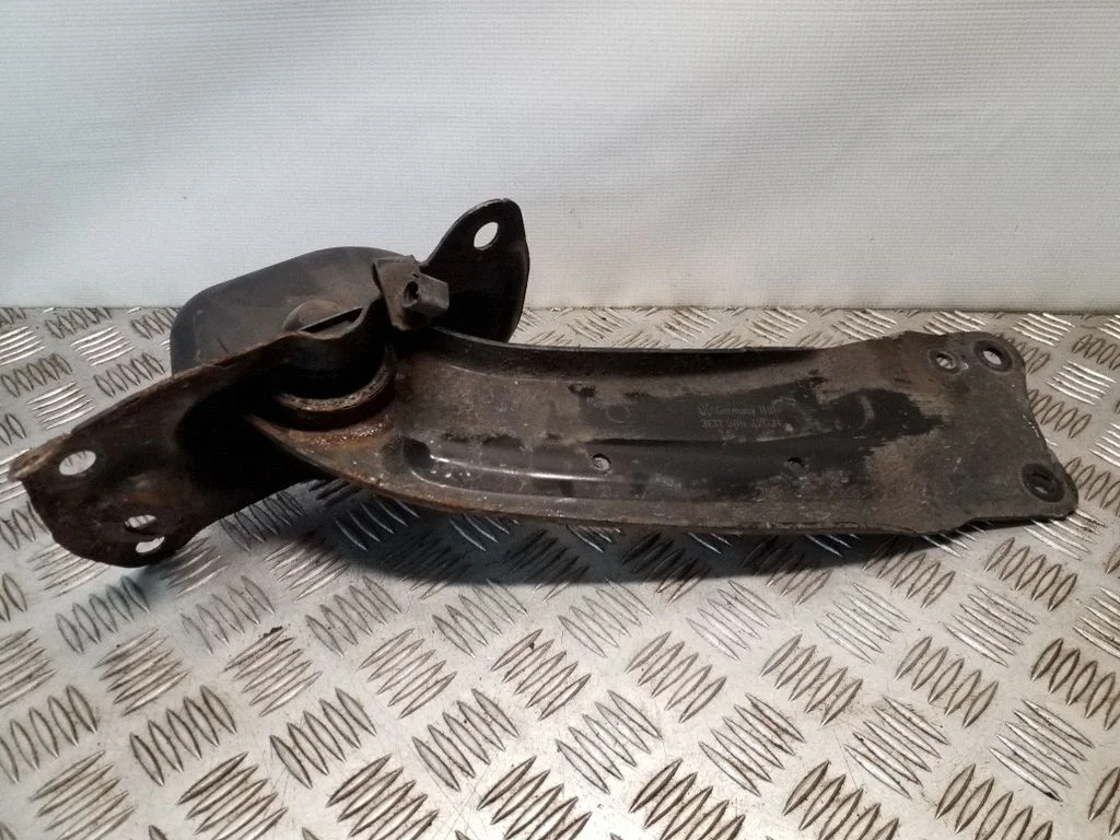 Rear control arm – Volkswagen Passat CC (2008-2016)