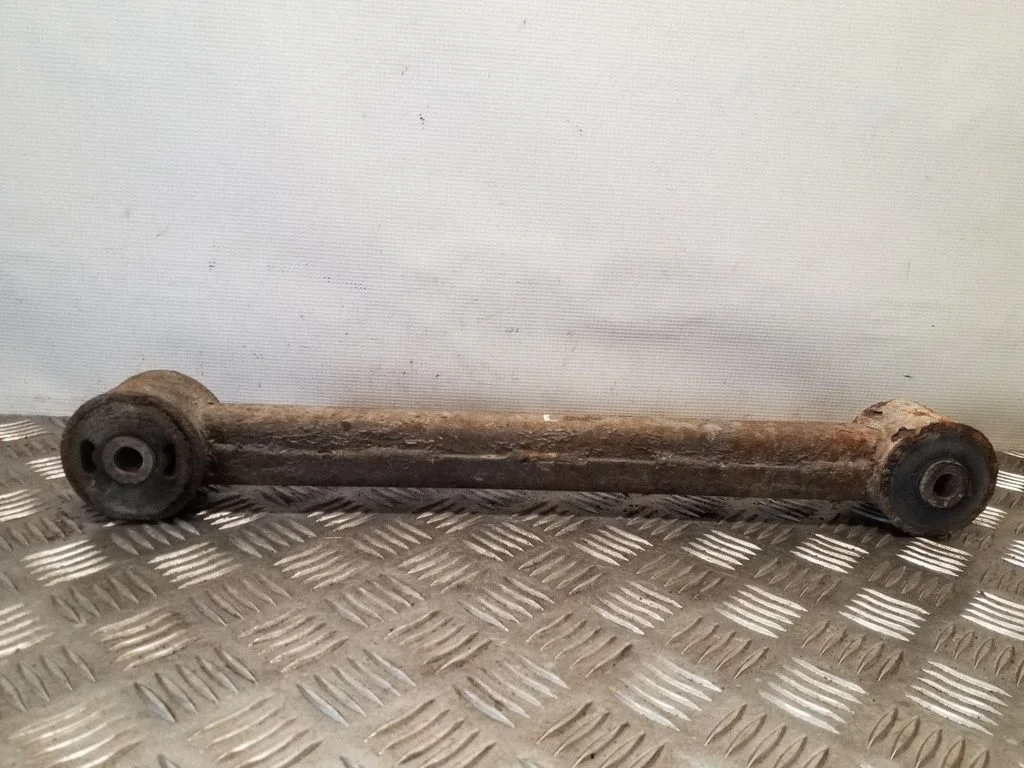 Rear control arm – rear left
